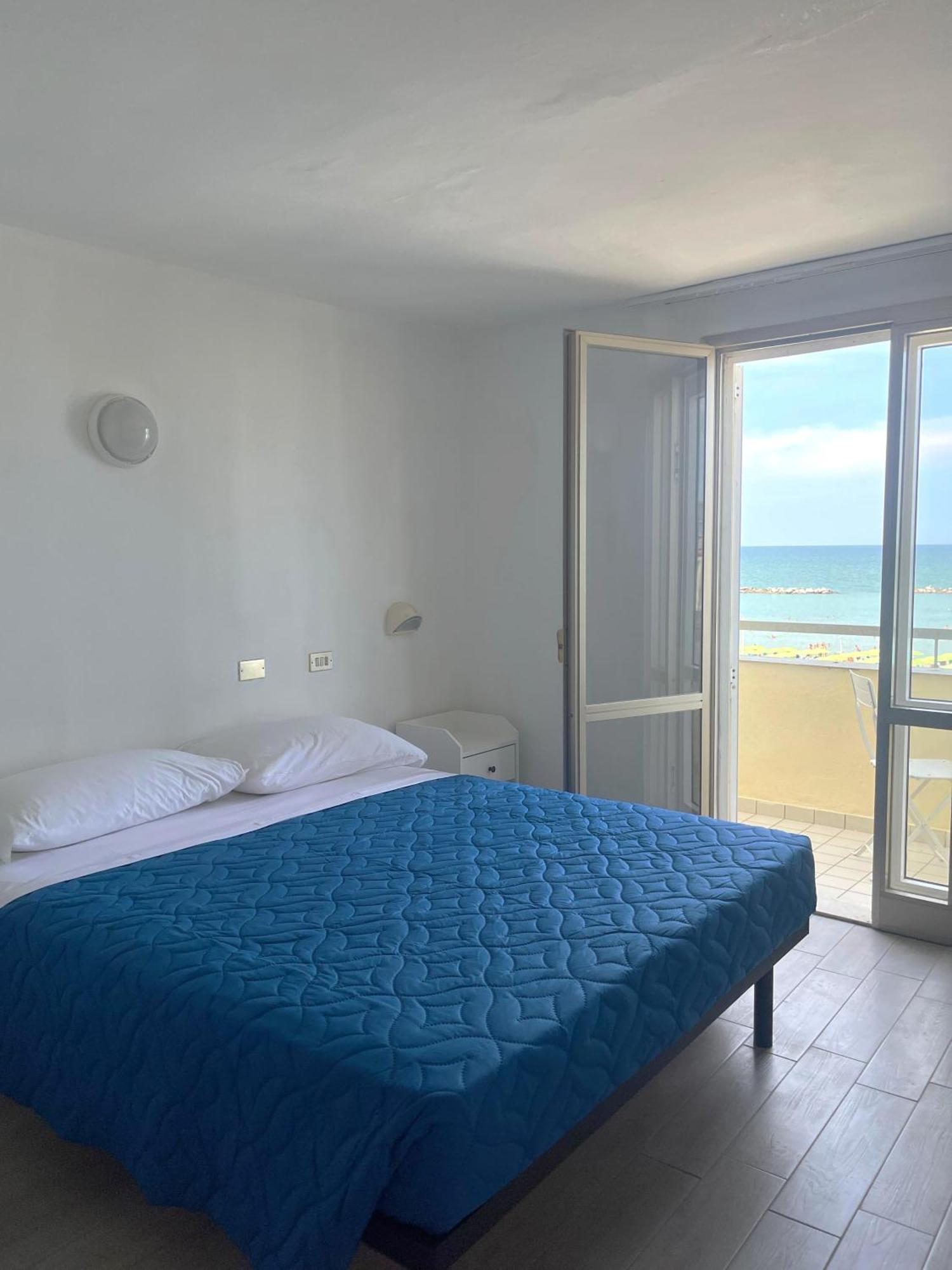 Camera Familiare con Vista Mare